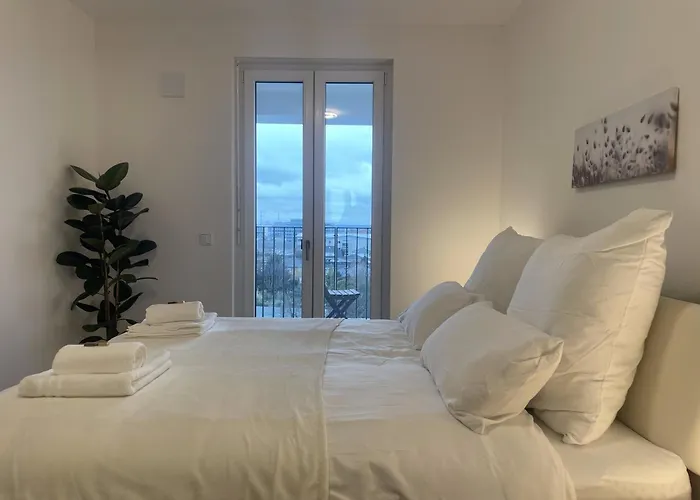 Luxurious And Stylish Apartment At Ber Airport