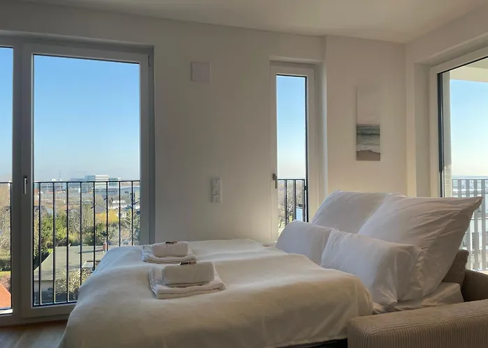 Luxurious And Stylish Apartment At Ber Airport