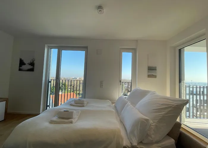 Luxurious And Stylish Apartment At Ber Airport