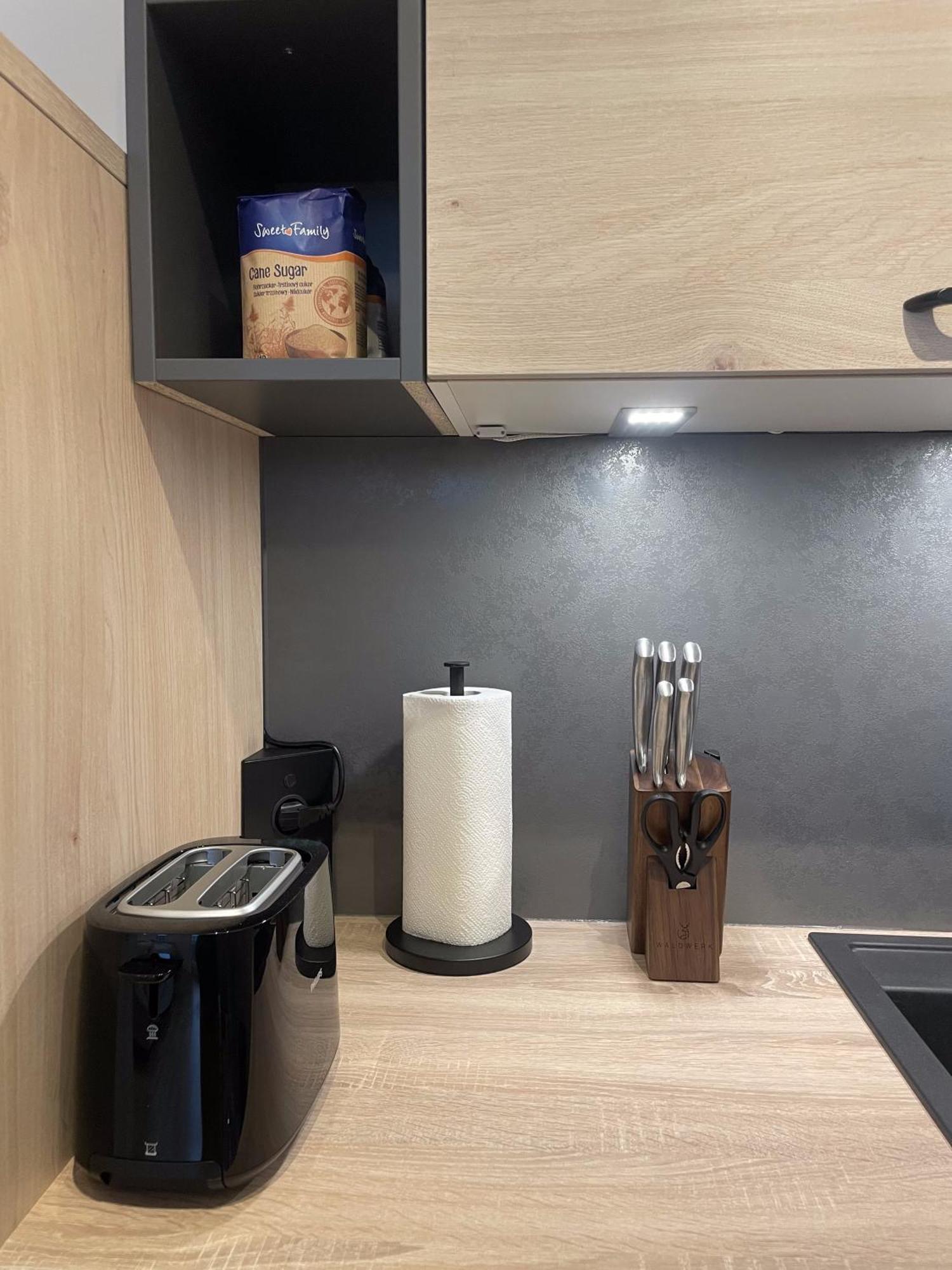 Luxurious And Stylish At Ber Airport Apartment *