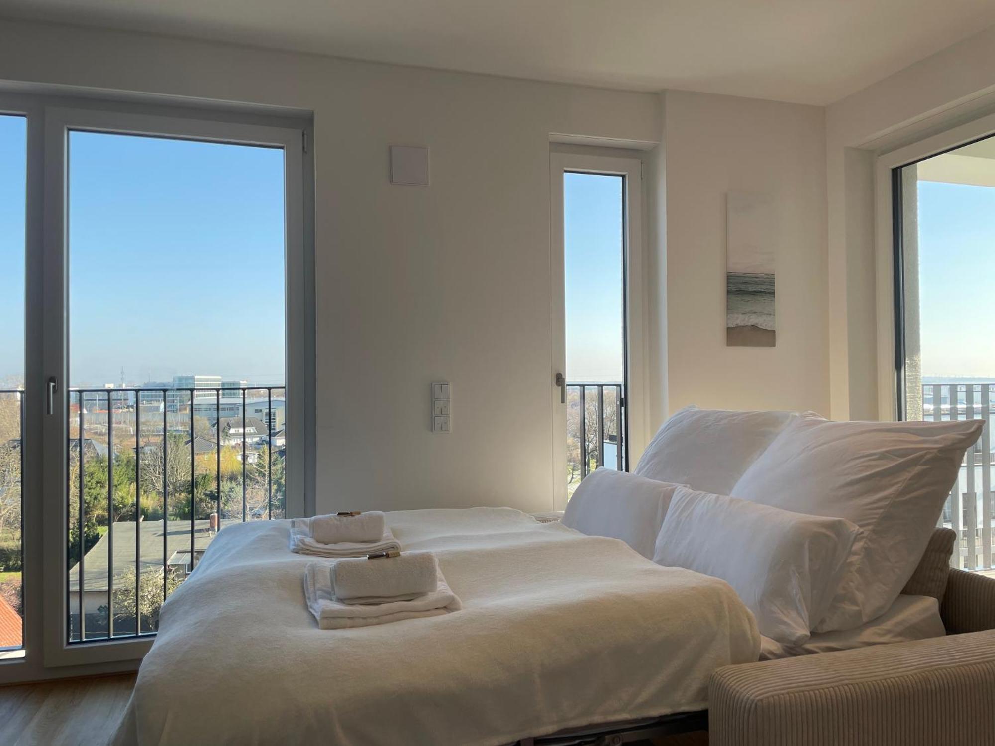 Luxurious And Stylish At Ber Airport Apartment *